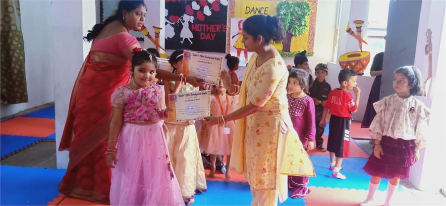 Certificate Distribution for Dance Competition