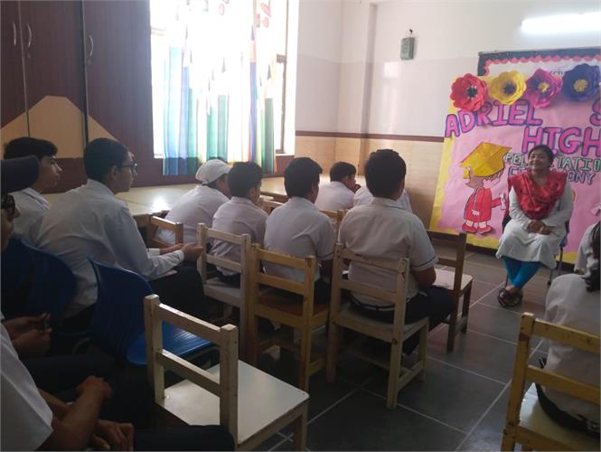 Glimpses of "Session with Principal Ma`am" on the topic Grooming of Behaviour.